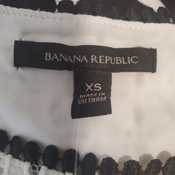 Banana Republic Women NWT Size XS S/Sl B&W embroidered holiday stripped top - Picture 9 of 11